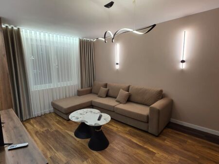 Apartament 1+1 me qira prane Shkolles se Baletit!