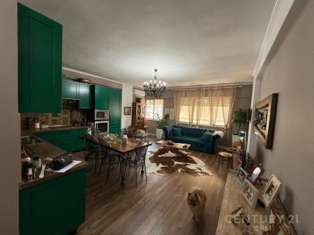 Apartament 2+1 me qira – Komuna e Parisit, pranë Kristal Center