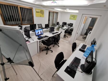 Ufficio in affitto a Blloku (ID BZ2871) Tirana