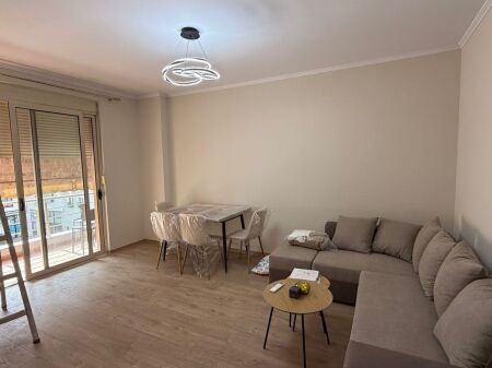 JEPET ME QERA Astir – Vila L