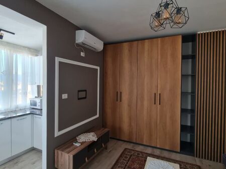 Jepet me qera Garsoniera , Perballe Delijorgjit prane Pasticeri Nela 460 mije leke