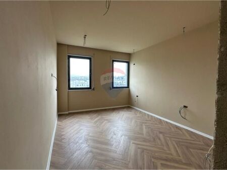 Shitet, Apartament 2+1 , Liqeni i Thatë