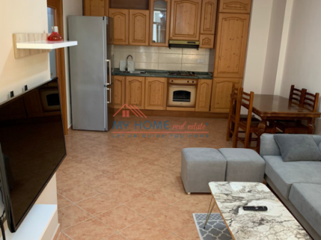 Apartament 2+1 me qera Komuna e Parisit Tirane