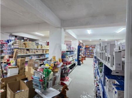 In Vendita – Magazzino con Uffici, Via Ardeno, Tirana
