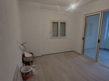 Shitje, Apartament 2+1, Rruga Thesarit, Fresk !