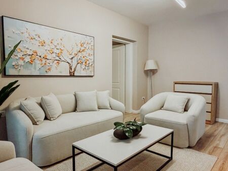  Apartament me qira 2+1 + garderobë në Qendër (krahu i Myslym Shyrit)