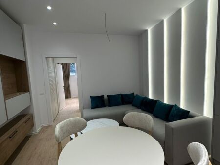  Jepet me Qira Apartament 1+1 – Bulevardi Zogu I, Qendër 