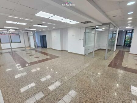 Ufficio in Affitto a Bllok (ID BZ2874) Tirana