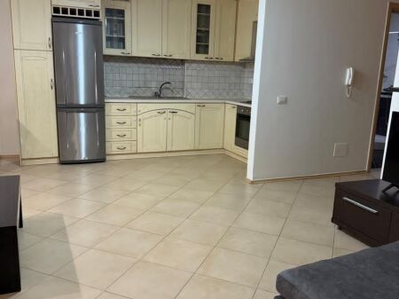 Apartament 2+1 per qera te Kopshti Botanik