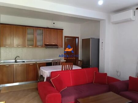 JEPET SHTEPI ME QERA 1+1+ANEKS +BALLKON+OBORR "AFER FABRIKES SE MIELLIT , ASTIR" 350 EURO
