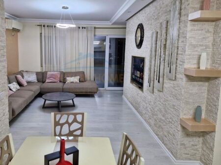 Shitet, Apartament 3+1+2, Porcelan
