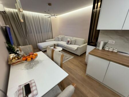 Shitet apartament 1+1 ne Shkozë