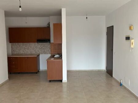 Jepet me qera  Apartament 2+1 Ish Fusha e Aviacionit