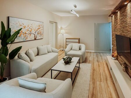  Apartament me qira 2+1 + garderobë në Qendër (krahu i Myslym Shyrit)
