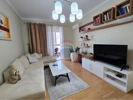 Apartament - Për Shitje - Stacioni i Trenit, Tiranë