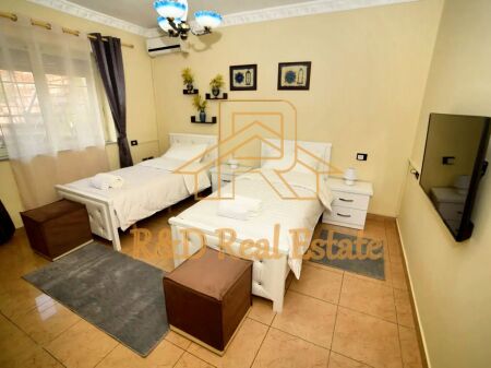  Jepet me qera apartament 2+1 – Rruga Fortuzi / Mine Peza