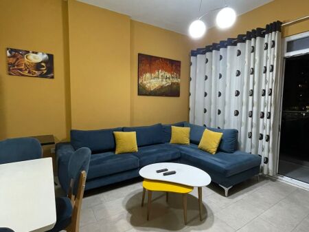 Jepet me Qira Apartament 1+1 – pranë Square 21