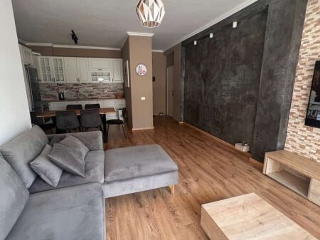 Shitet apartament 2+1+2