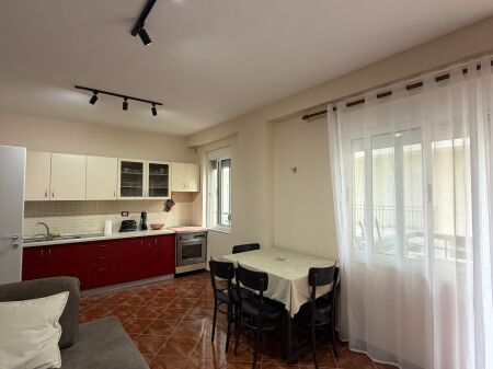 Shitet super apartament 1+1 tek Shkëmbi i Kavajës 