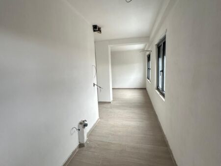 Apartament 1+1 per shitje prane Pazarit te ri , Tirane