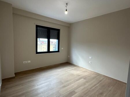 Apartament i ri 2+1 ne shitje te Rruga Hoxha Tasim, Pazar i ri