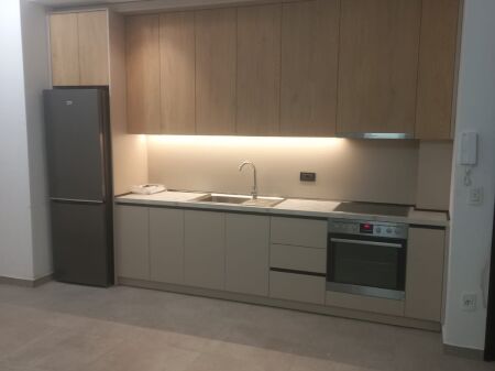 Jepen me qera 2 apartamente me qera 2+1 -  5 Maj, prane pallateve te bashkise