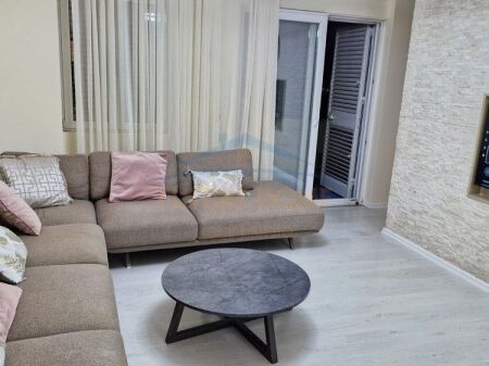 Shitet, Apartament 3+1+2, Porcelan, Tiranë