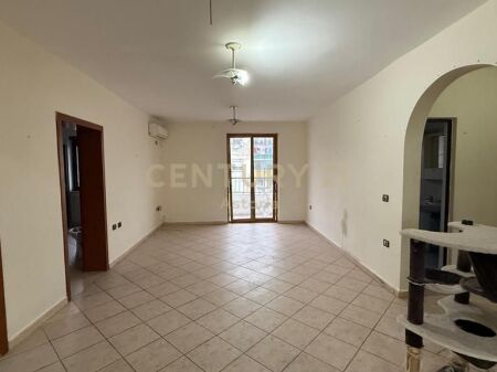 SHITET APARTAMENT 2+1+2 TE 21 DHJETORI