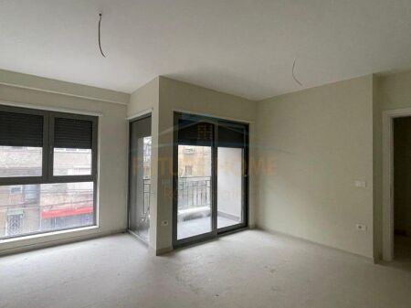 Shitet, Apartament 1+1, Rruga Dervish Hekali, Shkolla e Kuqe, Tiranë