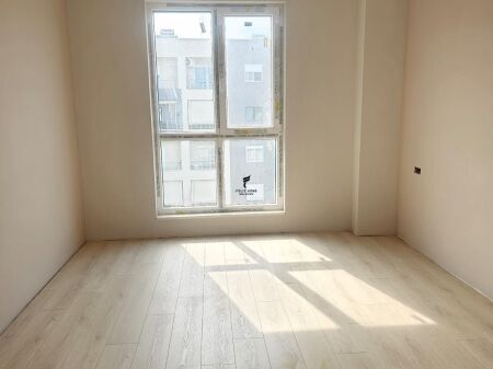 UFFICIO IN AFFITTO 86 M2 COMUNE DI PARIGI 80.000 LEKE FH-64881
