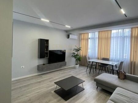 Apartament me qira 2+1 prane Kryqezimit te 21 Dhjetorit