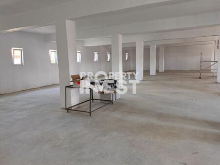 Capannone e terreno in vendita a Durazzo