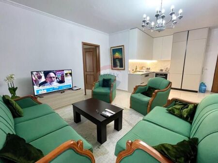 Apartament 1+1 per qira, ne Qender te Tiranes