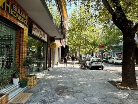 LOCALE COMMERCIALE IN AFFITTO 172 M2 MYSLYM SHYRI
