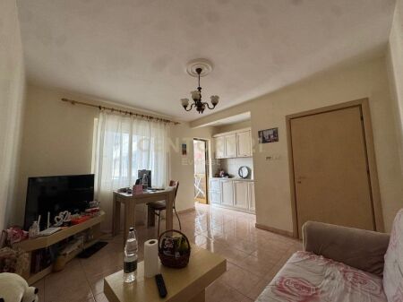 SELVIA, APARTAMENT 1+1 PER QIRA