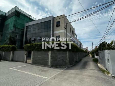 Capannone, terreno e edificio in vendita Durazzo