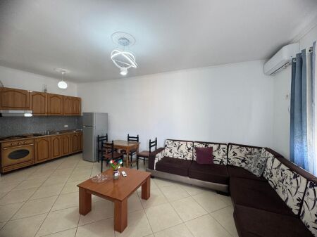 Astir prane bar Artistit - Apartament me Qira 1+1+ ballkon !