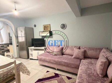 Jepet me qira, Apartament 2+1, përballë Pallatit të Sportit, Durrës.......