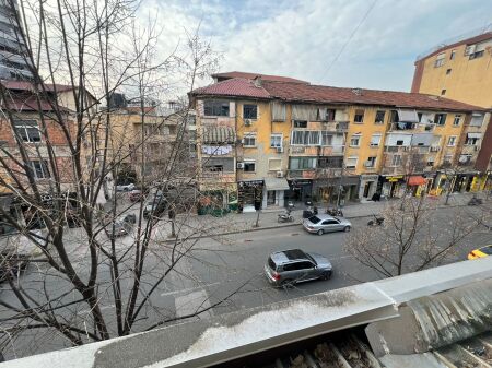 Locale ufficio in affitto – Medrese, Tirana