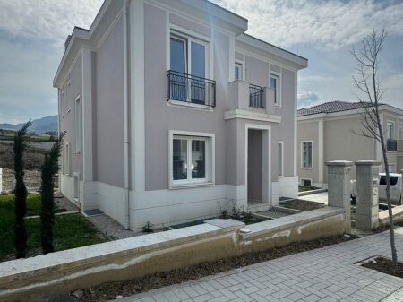 🏡 3-Storey Villa for Sale – Collina Verde, near TEG