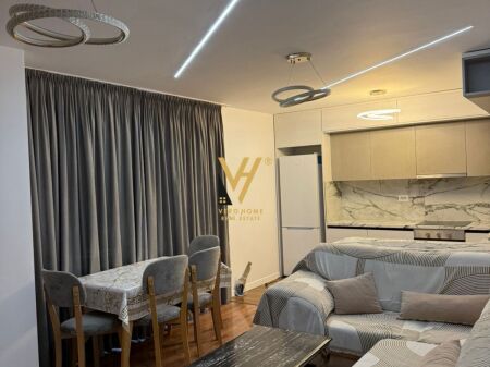 JEPET APARTAMENT 2+1 ME QERA TE 21 DHJETORI 800 EURO