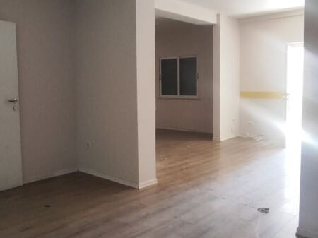 LOCALE COMMERCIALE IN AFFITTO – VICINO A PIAZZA WILLSON 