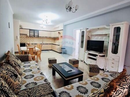 Apartament 2+1 Stacioni i Trenit