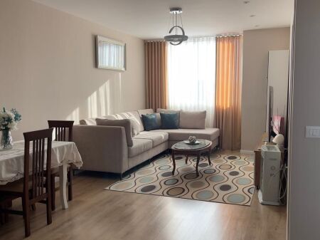 Jepet me qira apartament 1+1 në Astir, pranë Bar Oslo.