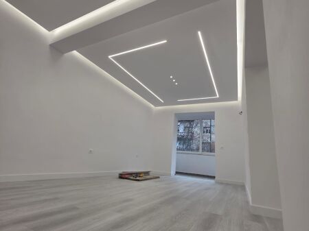 Apartament i pershtatshem per zyre tek St Trenit!