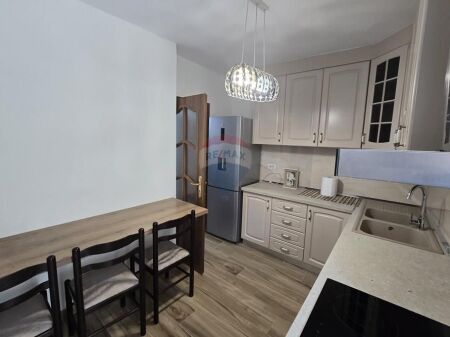 Apartament 4+1+2me qira në Rruga Mine Peza