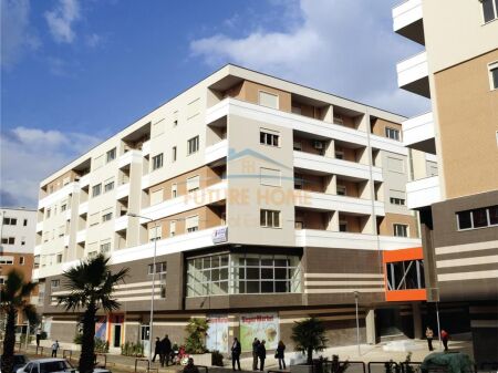 Affitto, Locale Commerciale, vicino al centro Kristal, Tirana.