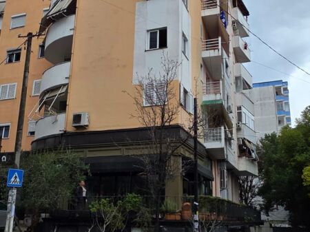  Jepet me qira Apartament për zyra ose perdorim komercial ose Banim 