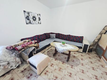 Affittasi super appartamenti 1+1 vicino a Semaforo 1 a Kënetë