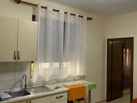 Apartament me qera ne nje lagje te qete afer bulevardit te ri